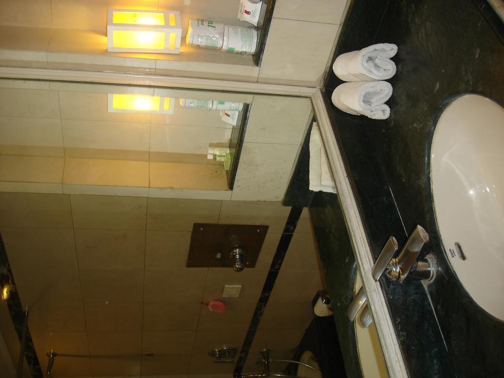 J'S Inn New Delhi Ngoại thất bức ảnh