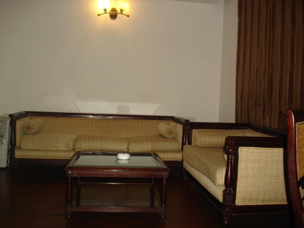 J'S Inn New Delhi Ngoại thất bức ảnh