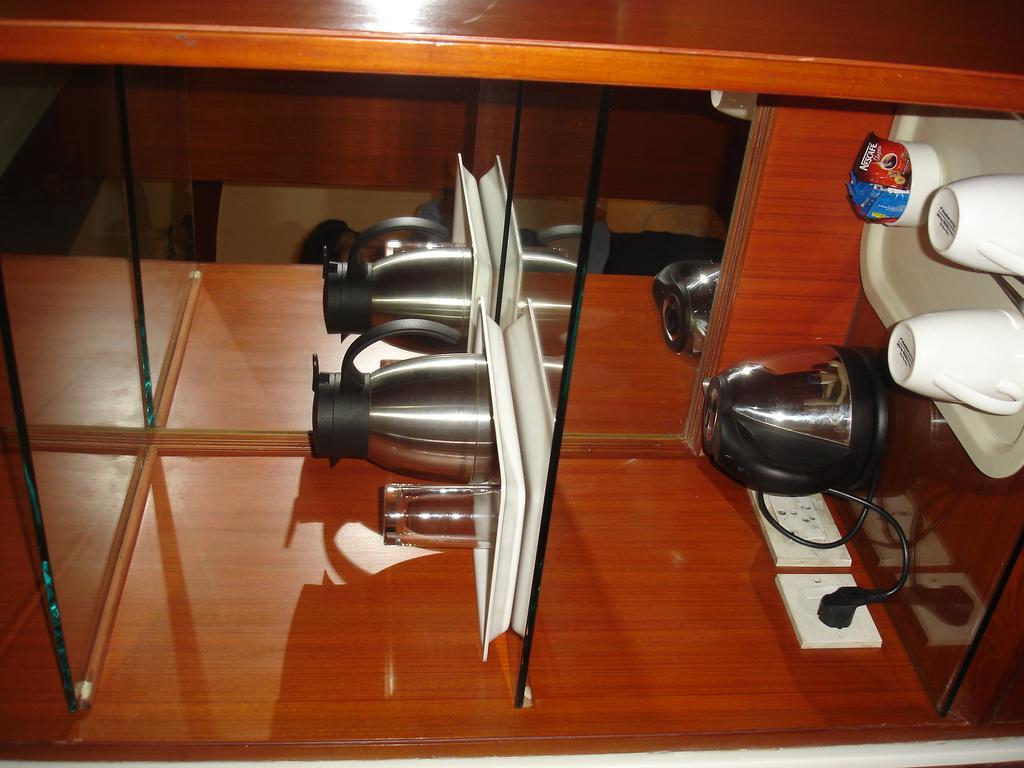 J'S Inn New Delhi Ngoại thất bức ảnh